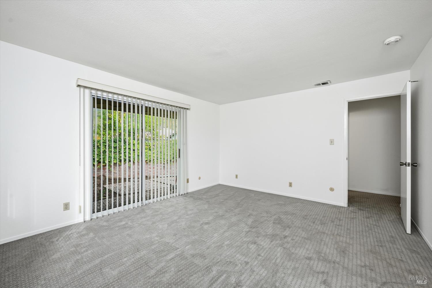 Detail Gallery Image 15 of 38 For 220 Cedar Cir, Healdsburg,  CA 95448 - 2 Beds | 2 Baths