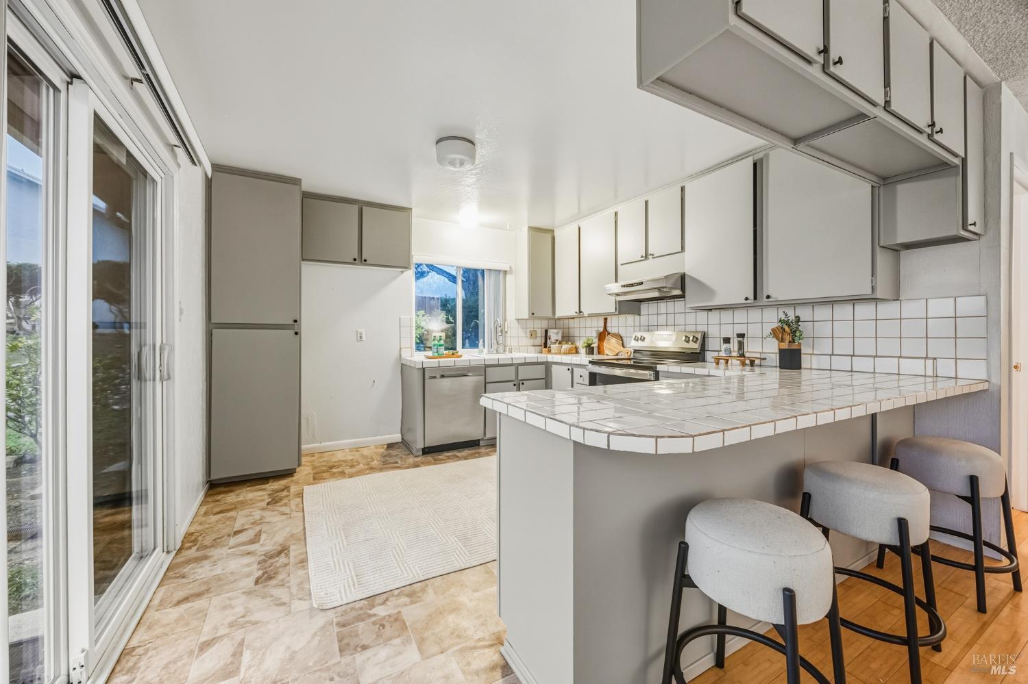 Detail Gallery Image 20 of 51 For 494 Mills Dr, Benicia,  CA 94510 - 4 Beds | 2/1 Baths