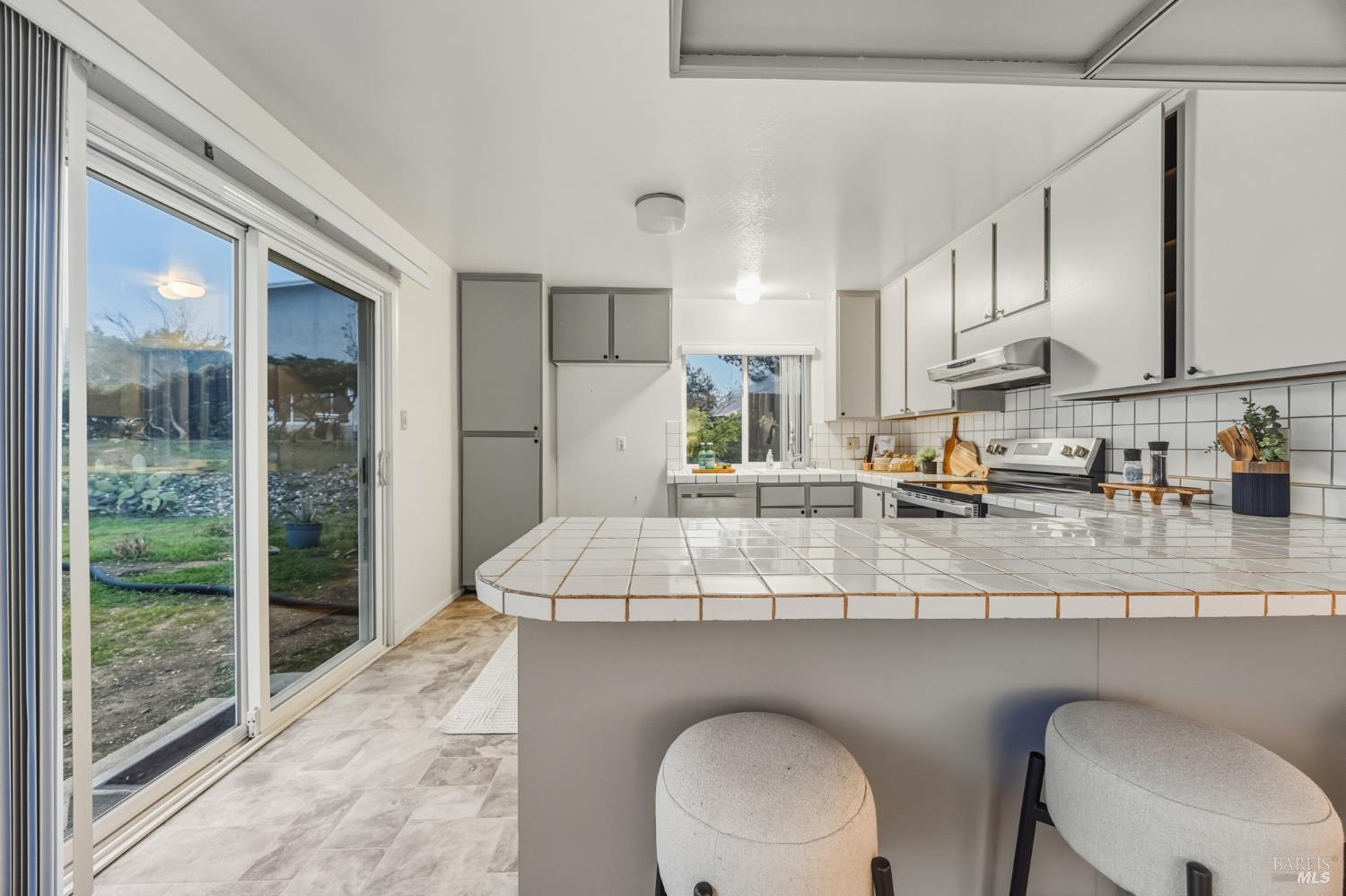 Detail Gallery Image 21 of 51 For 494 Mills Dr, Benicia,  CA 94510 - 4 Beds | 2/1 Baths