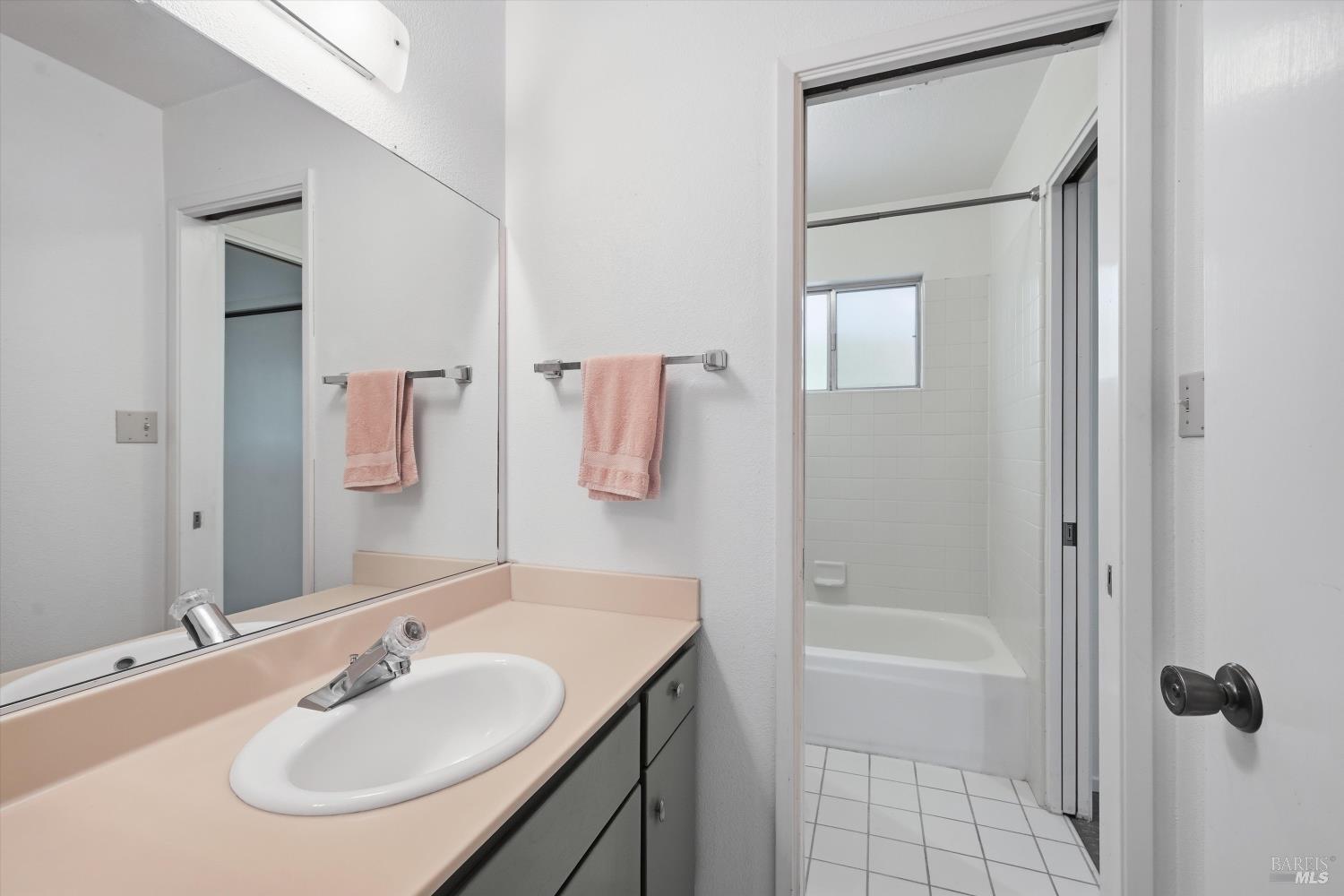 Detail Gallery Image 22 of 38 For 220 Cedar Cir, Healdsburg,  CA 95448 - 2 Beds | 2 Baths