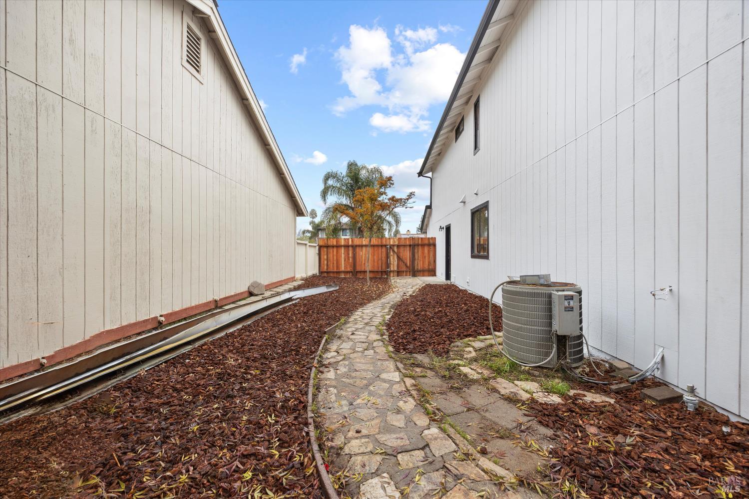 Detail Gallery Image 27 of 28 For 706 Peregrine Way, Vacaville,  CA 95687 - 3 Beds | 2/1 Baths