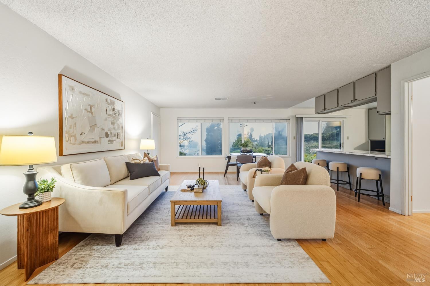 Detail Gallery Image 11 of 51 For 494 Mills Dr, Benicia,  CA 94510 - 4 Beds | 2/1 Baths