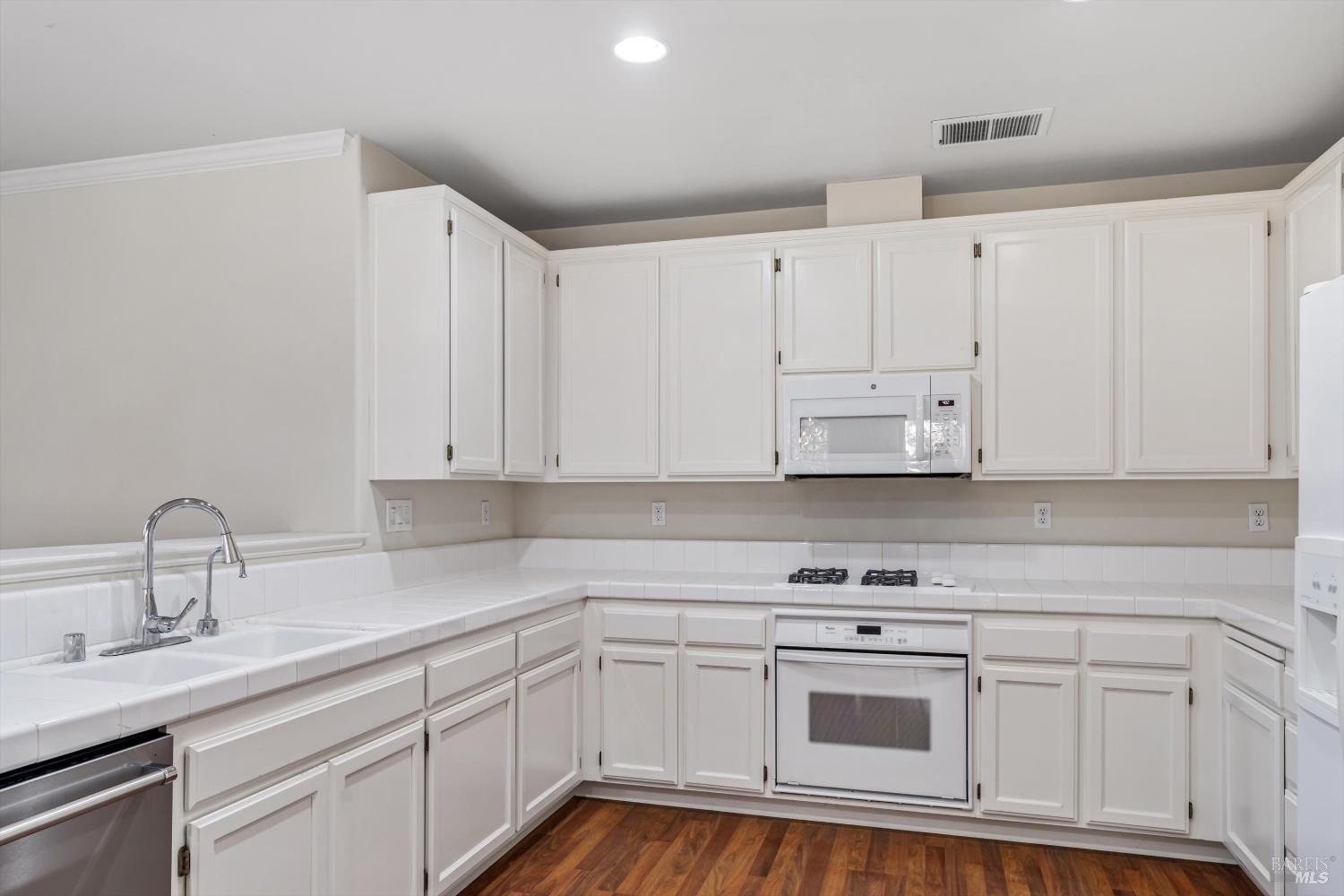 Detail Gallery Image 9 of 28 For 772 Mcclelland Dr, Windsor,  CA 95492 - 3 Beds | 2/1 Baths