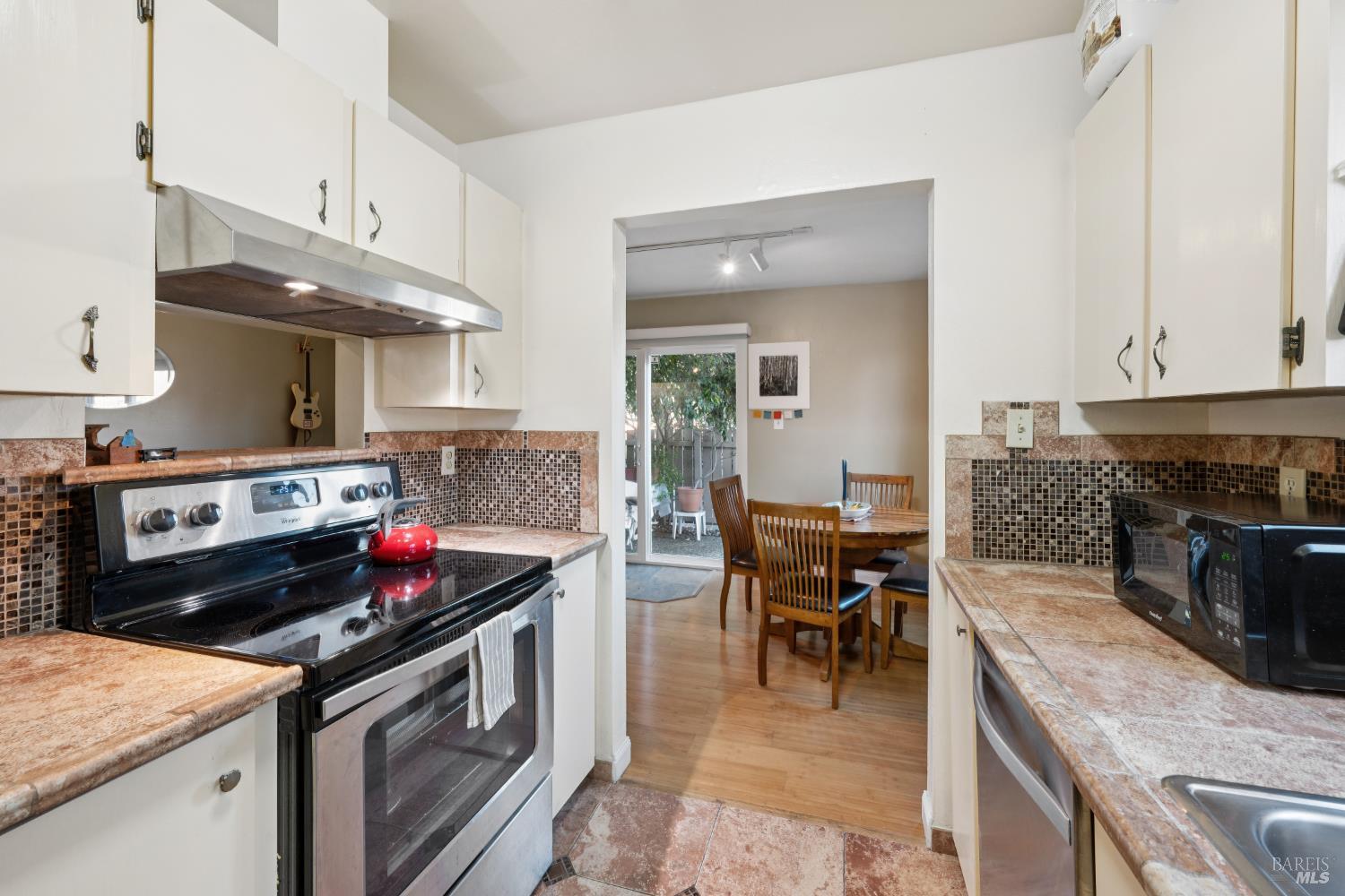 Detail Gallery Image 9 of 24 For 1345 Southwest Blvd #B,  Rohnert Park,  CA 94928 - 2 Beds | 1 Baths