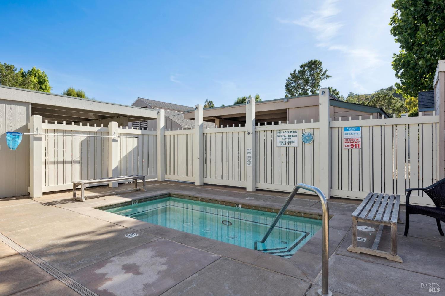 Detail Gallery Image 29 of 30 For 310 Larkspur Plaza Dr, Larkspur,  CA 94939 - 2 Beds | 1 Baths