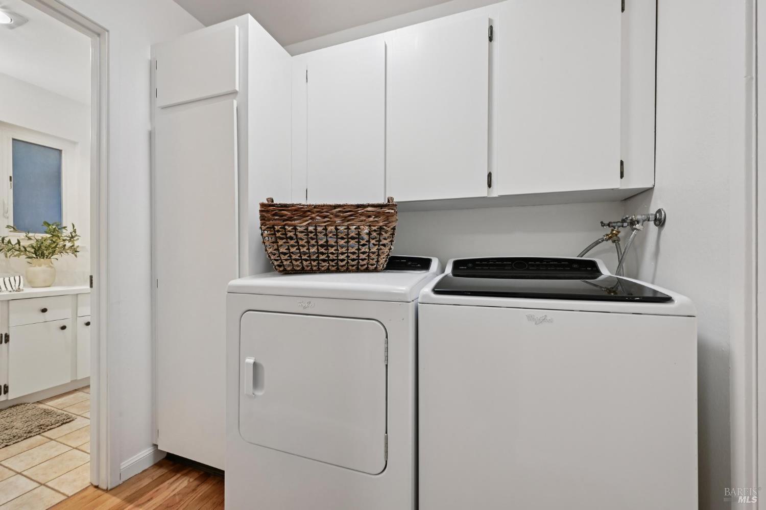 Detail Gallery Image 10 of 21 For 405 Sylvia Way, San Rafael,  CA 94903 - 3 Beds | 2/1 Baths