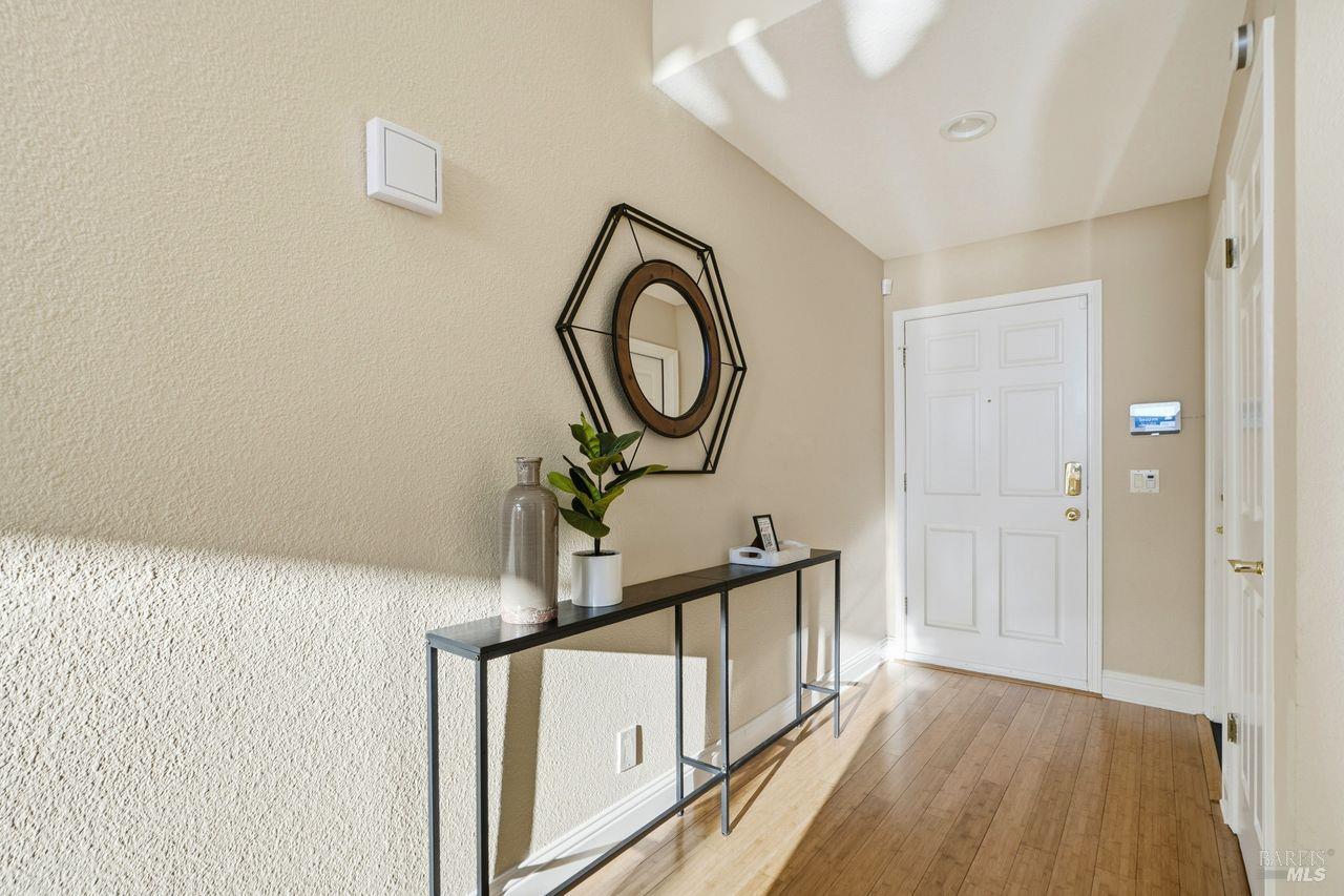 Detail Gallery Image 2 of 34 For 2125 Stonefield Ln, Santa Rosa,  CA 95403 - 2 Beds | 2/1 Baths