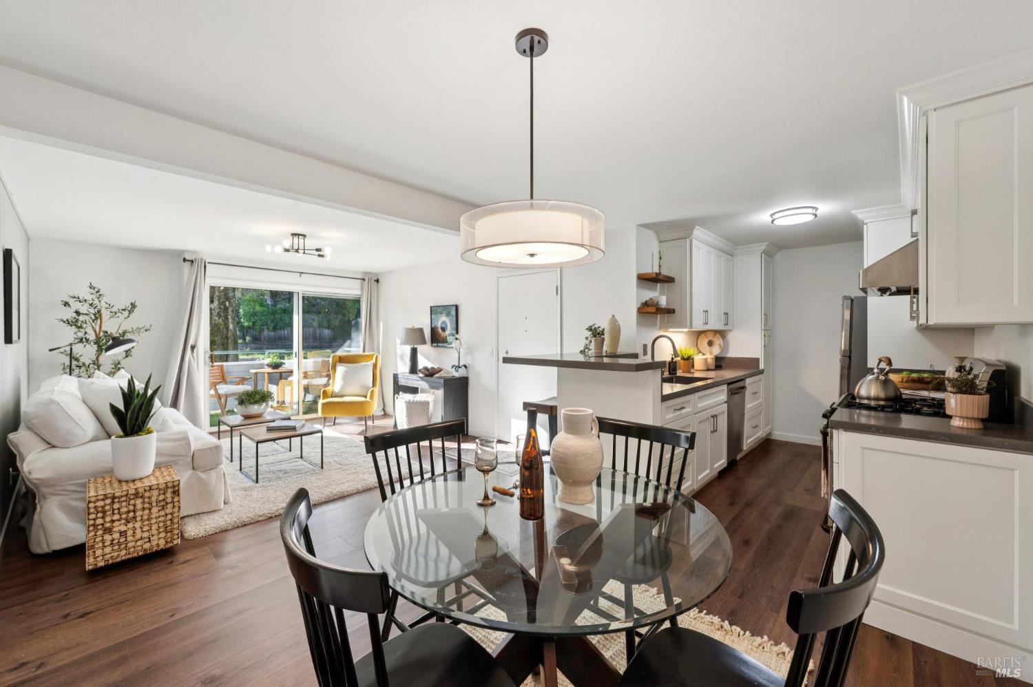 Detail Gallery Image 7 of 30 For 310 Larkspur Plaza Dr, Larkspur,  CA 94939 - 2 Beds | 1 Baths