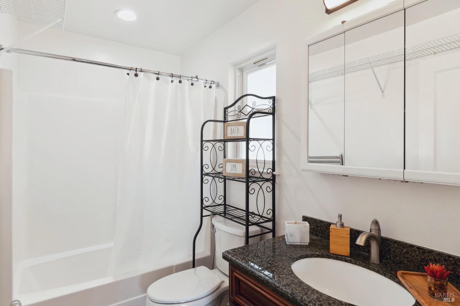 Detail Gallery Image 10 of 16 For 582 Fernando Dr a,  Novato,  CA 94945 - 0 Beds | 1 Baths