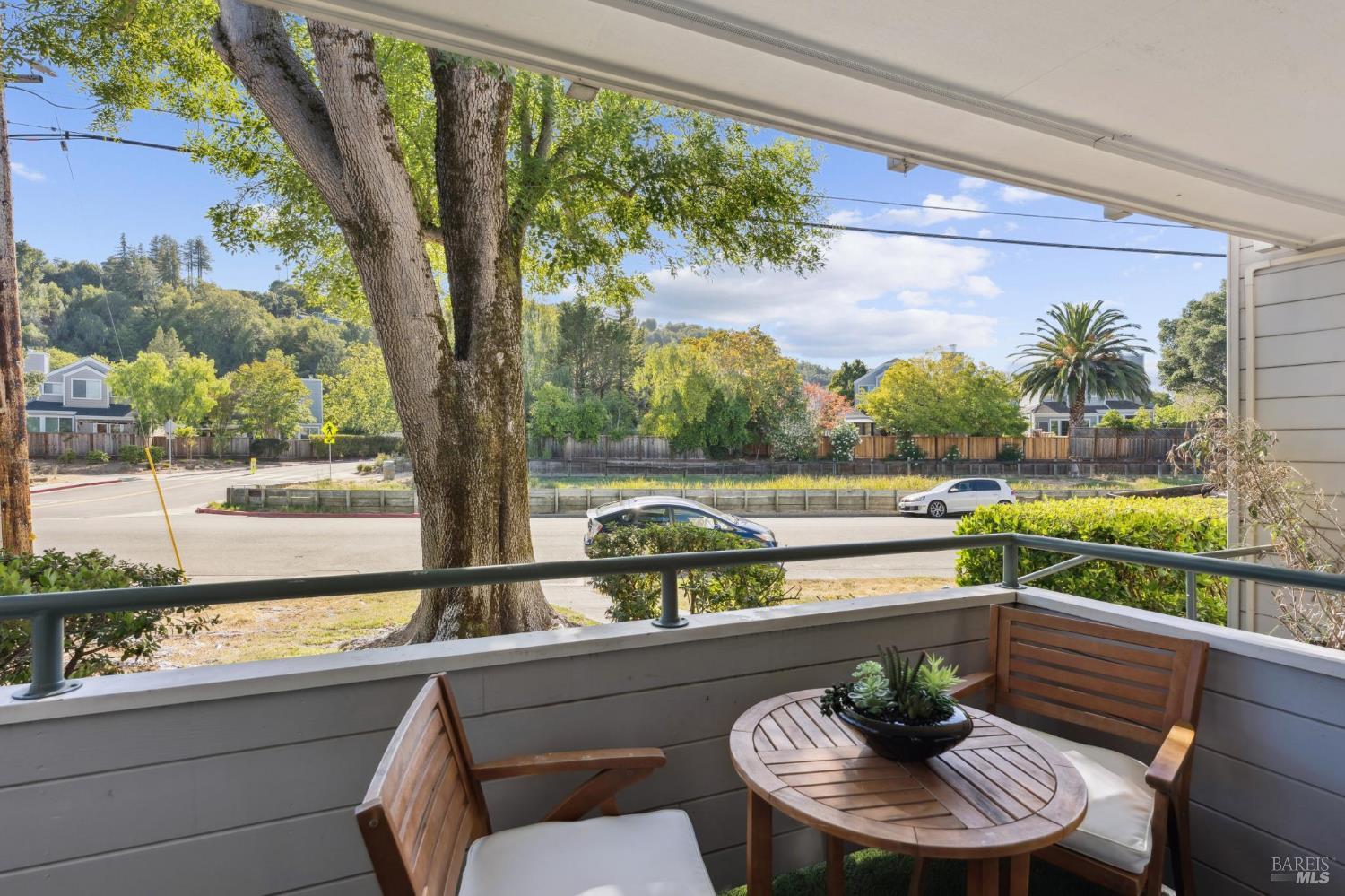 Detail Gallery Image 8 of 30 For 310 Larkspur Plaza Dr, Larkspur,  CA 94939 - 2 Beds | 1 Baths