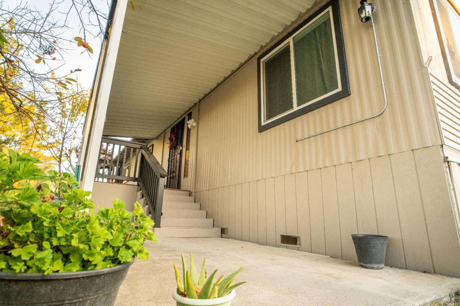 Detail Gallery Image 9 of 53 For 401 Frisbie Ave, Santa Rosa,  CA 95407 - 3 Beds | 2 Baths