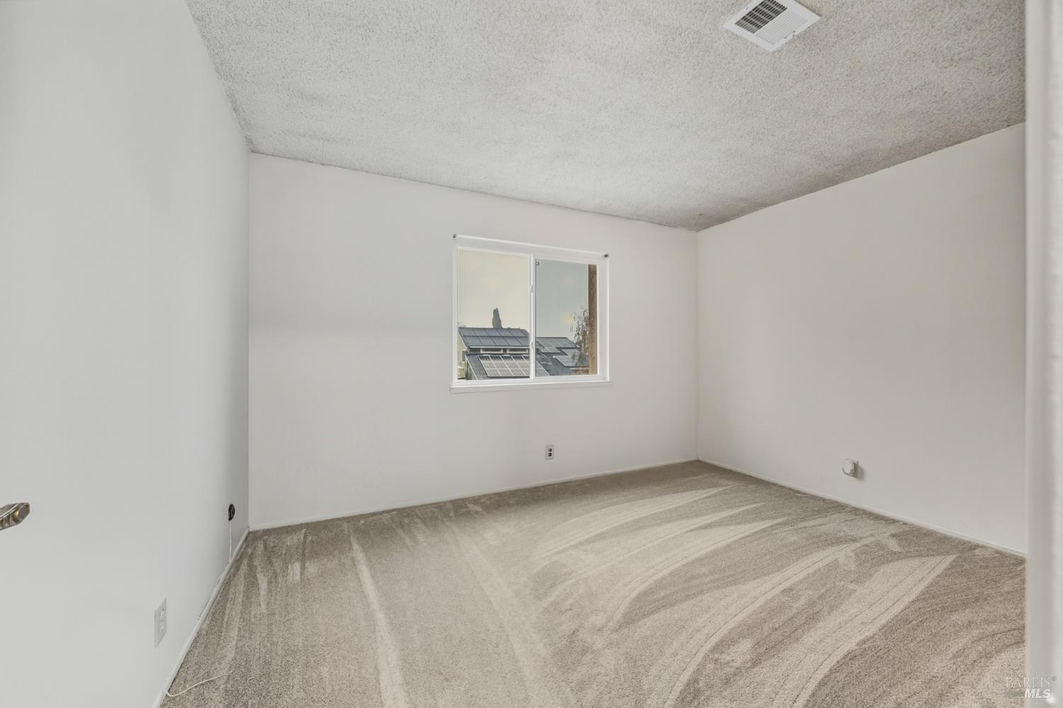 Detail Gallery Image 33 of 51 For 494 Mills Dr, Benicia,  CA 94510 - 4 Beds | 2/1 Baths