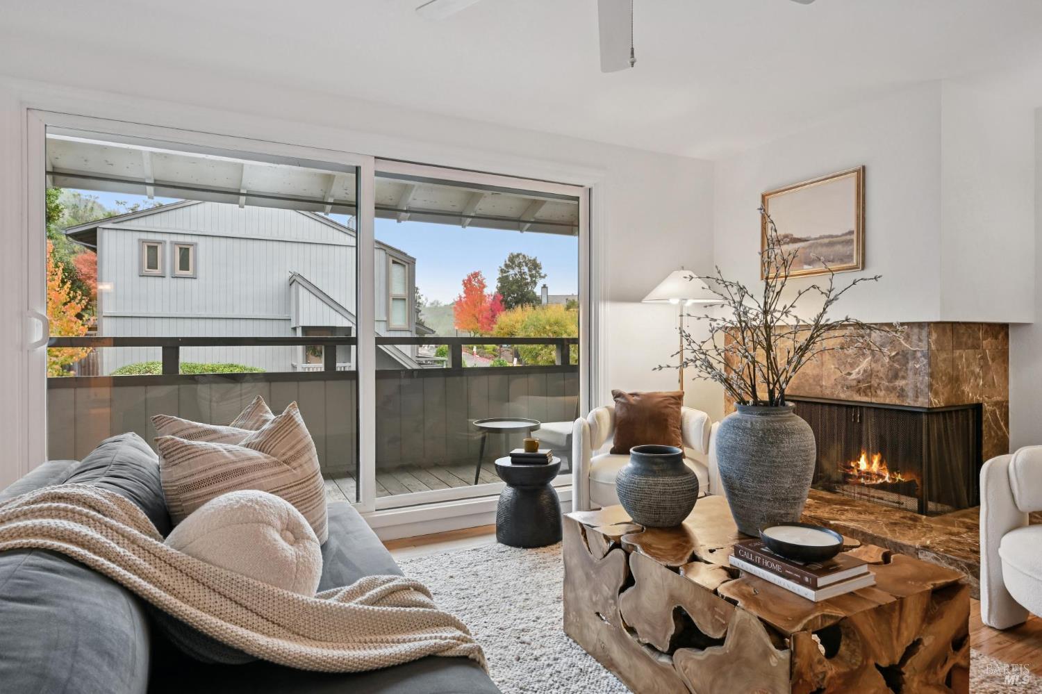 Detail Gallery Image 2 of 21 For 405 Sylvia Way, San Rafael,  CA 94903 - 3 Beds | 2/1 Baths