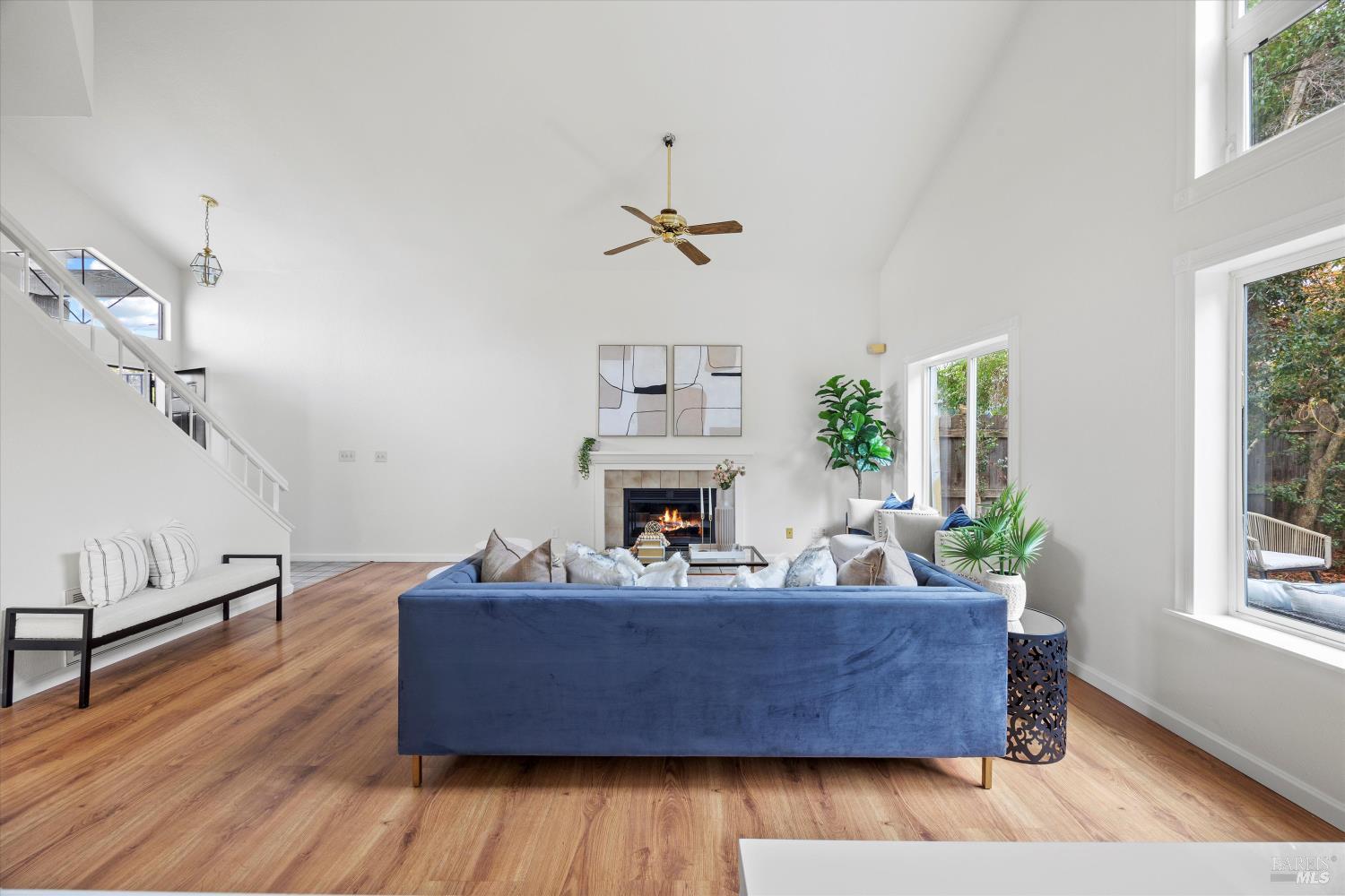 Detail Gallery Image 5 of 28 For 706 Peregrine Way, Vacaville,  CA 95687 - 3 Beds | 2/1 Baths