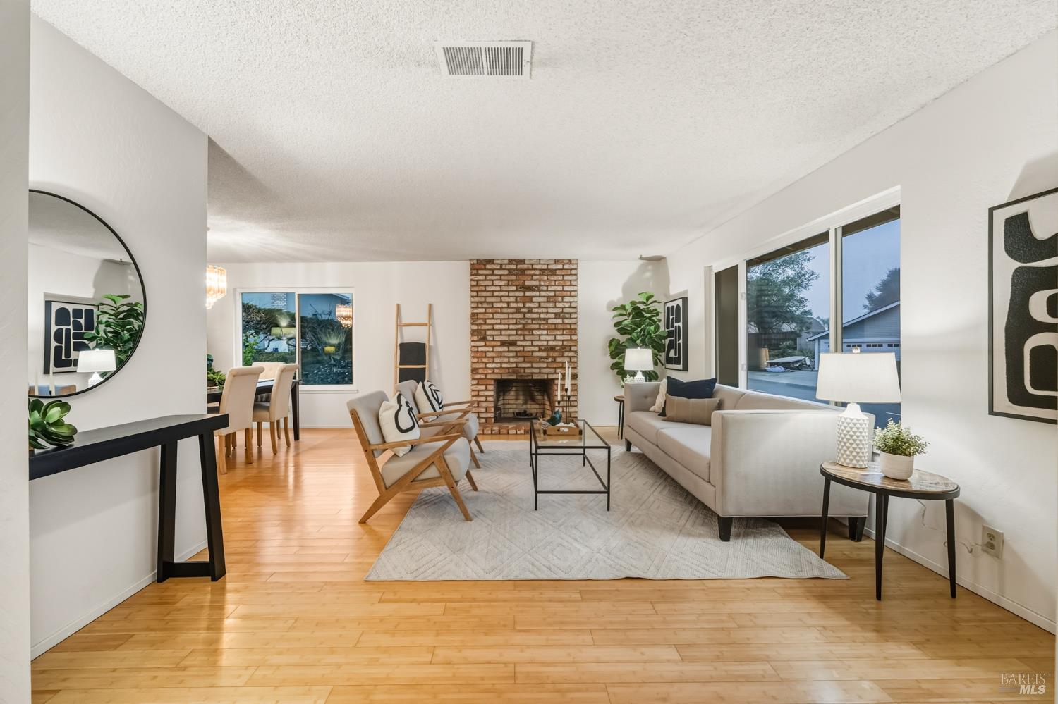 Detail Gallery Image 4 of 51 For 494 Mills Dr, Benicia,  CA 94510 - 4 Beds | 2/1 Baths