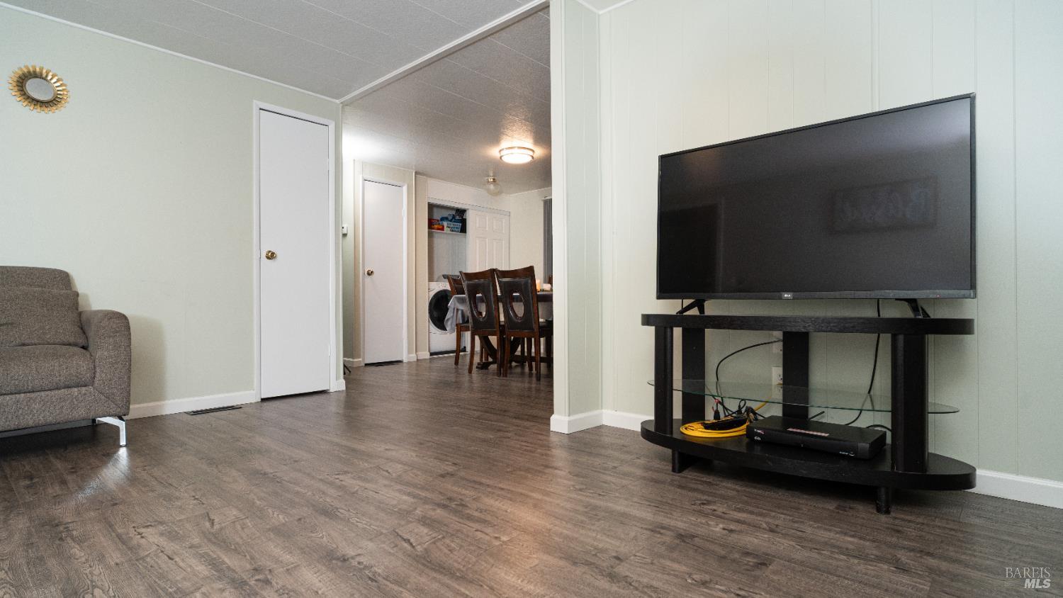 Detail Gallery Image 22 of 53 For 401 Frisbie Ave, Santa Rosa,  CA 95407 - 3 Beds | 2 Baths