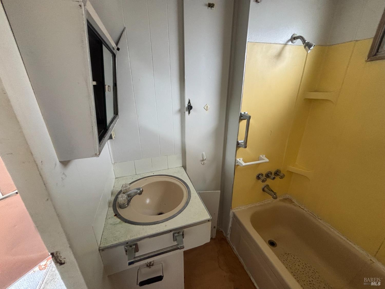 Detail Gallery Image 7 of 12 For 1427 W Texas St B 07, Fairfield,  CA 94533 - 1 Beds | 1 Baths