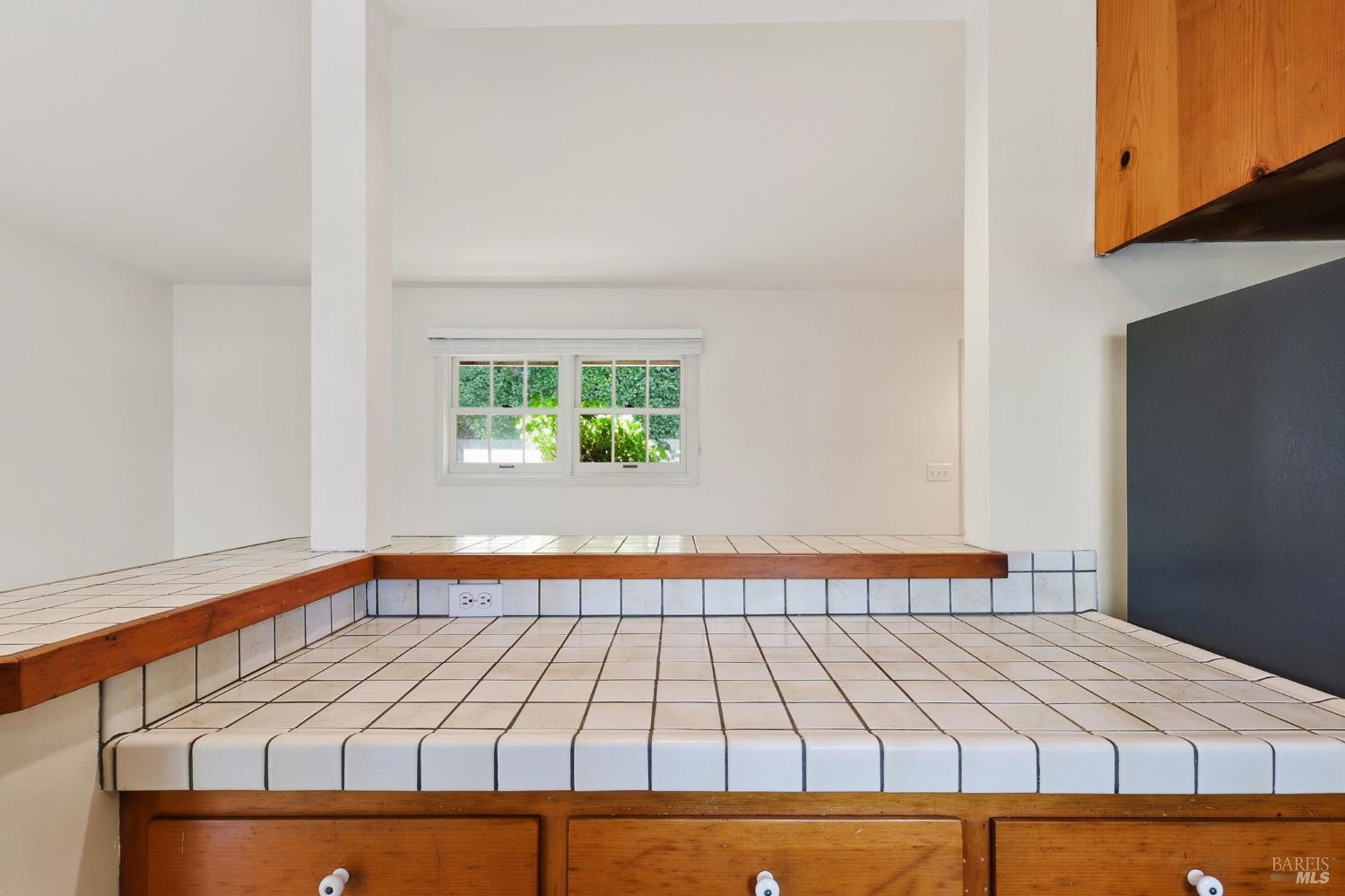 Detail Gallery Image 14 of 33 For 834 Meadowsweet Dr, Corte Madera,  CA 94925 - 3 Beds | 3 Baths