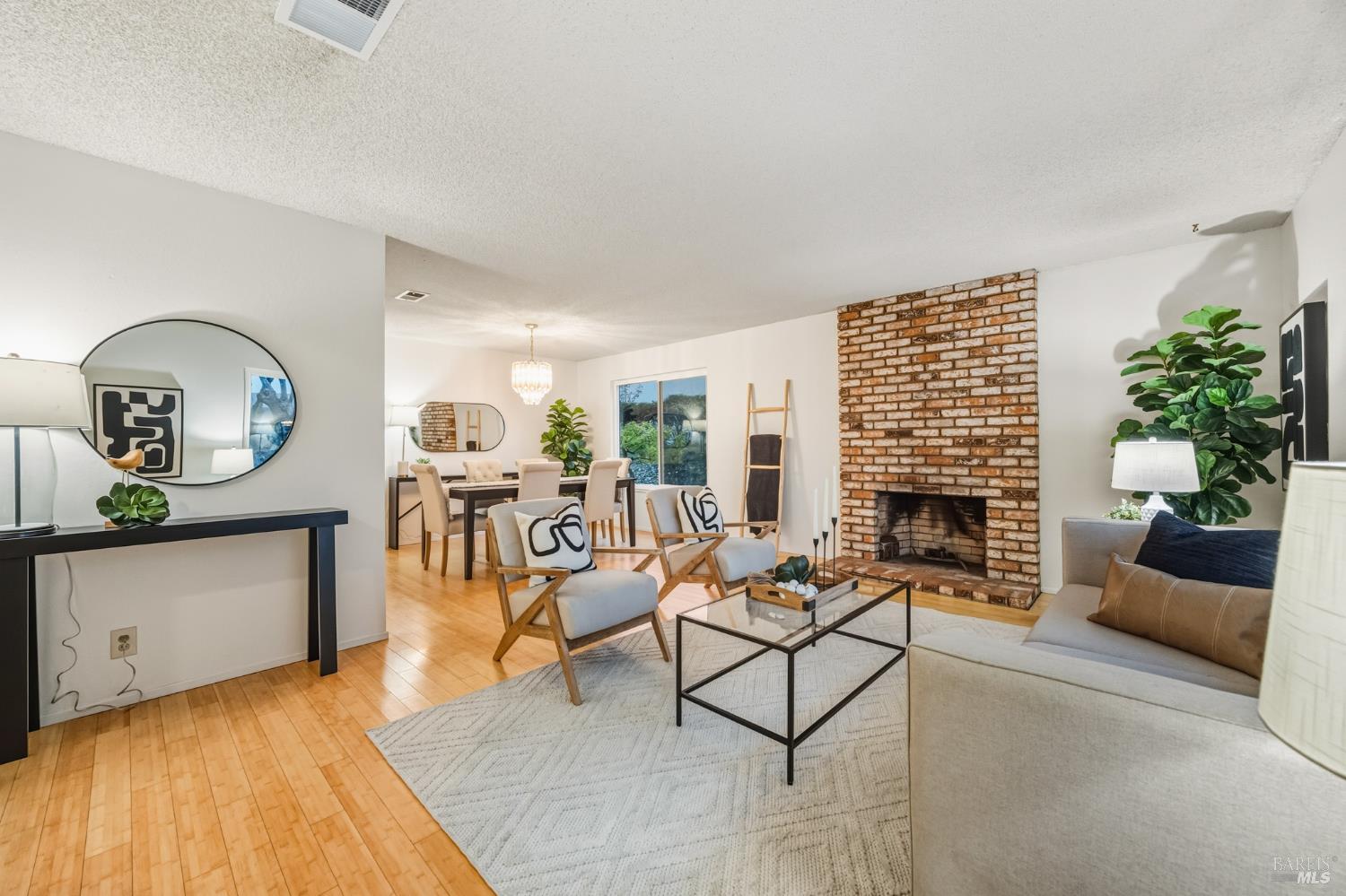 Detail Gallery Image 5 of 51 For 494 Mills Dr, Benicia,  CA 94510 - 4 Beds | 2/1 Baths