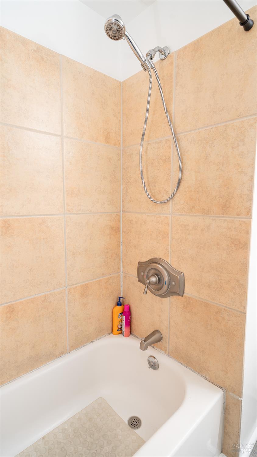 Detail Gallery Image 32 of 53 For 401 Frisbie Ave, Santa Rosa,  CA 95407 - 3 Beds | 2 Baths
