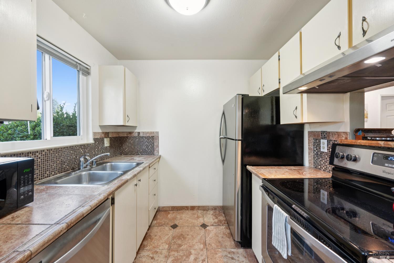 Detail Gallery Image 10 of 24 For 1345 Southwest Blvd #B,  Rohnert Park,  CA 94928 - 2 Beds | 1 Baths