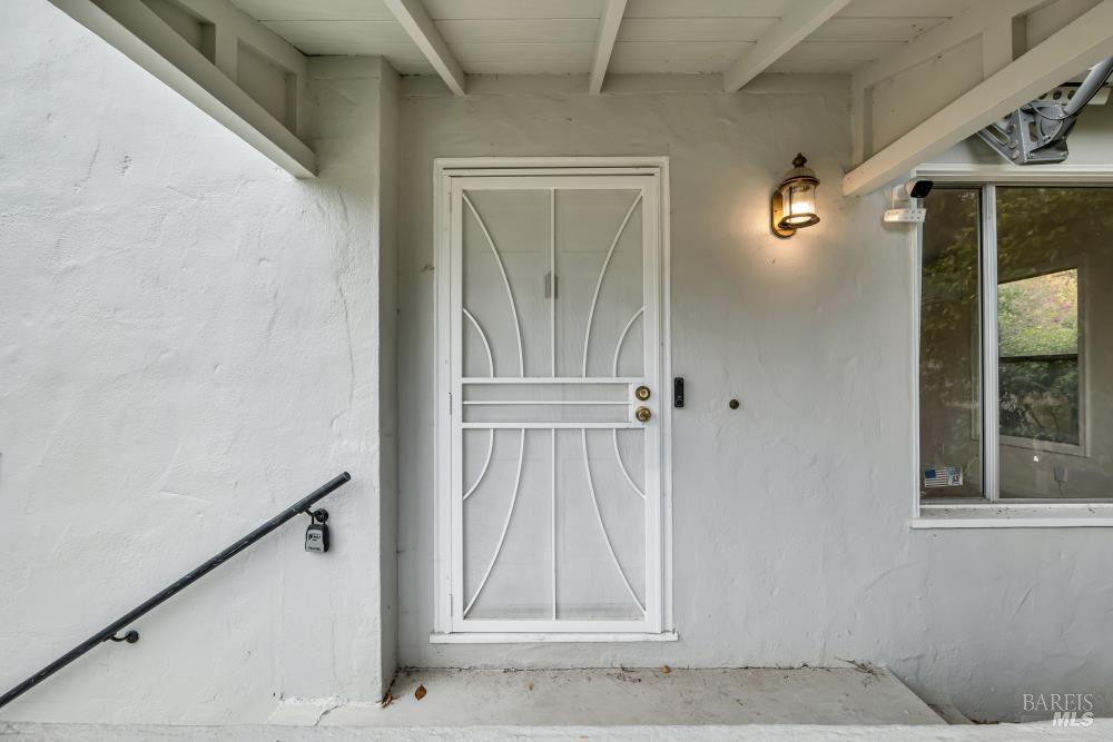 Detail Gallery Image 3 of 34 For 2525 Alameda St, Vallejo,  CA 94590 - 2 Beds | 1 Baths