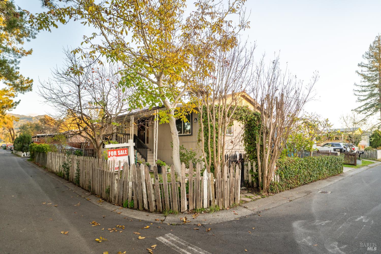 Detail Gallery Image 13 of 53 For 401 Frisbie Ave, Santa Rosa,  CA 95407 - 3 Beds | 2 Baths