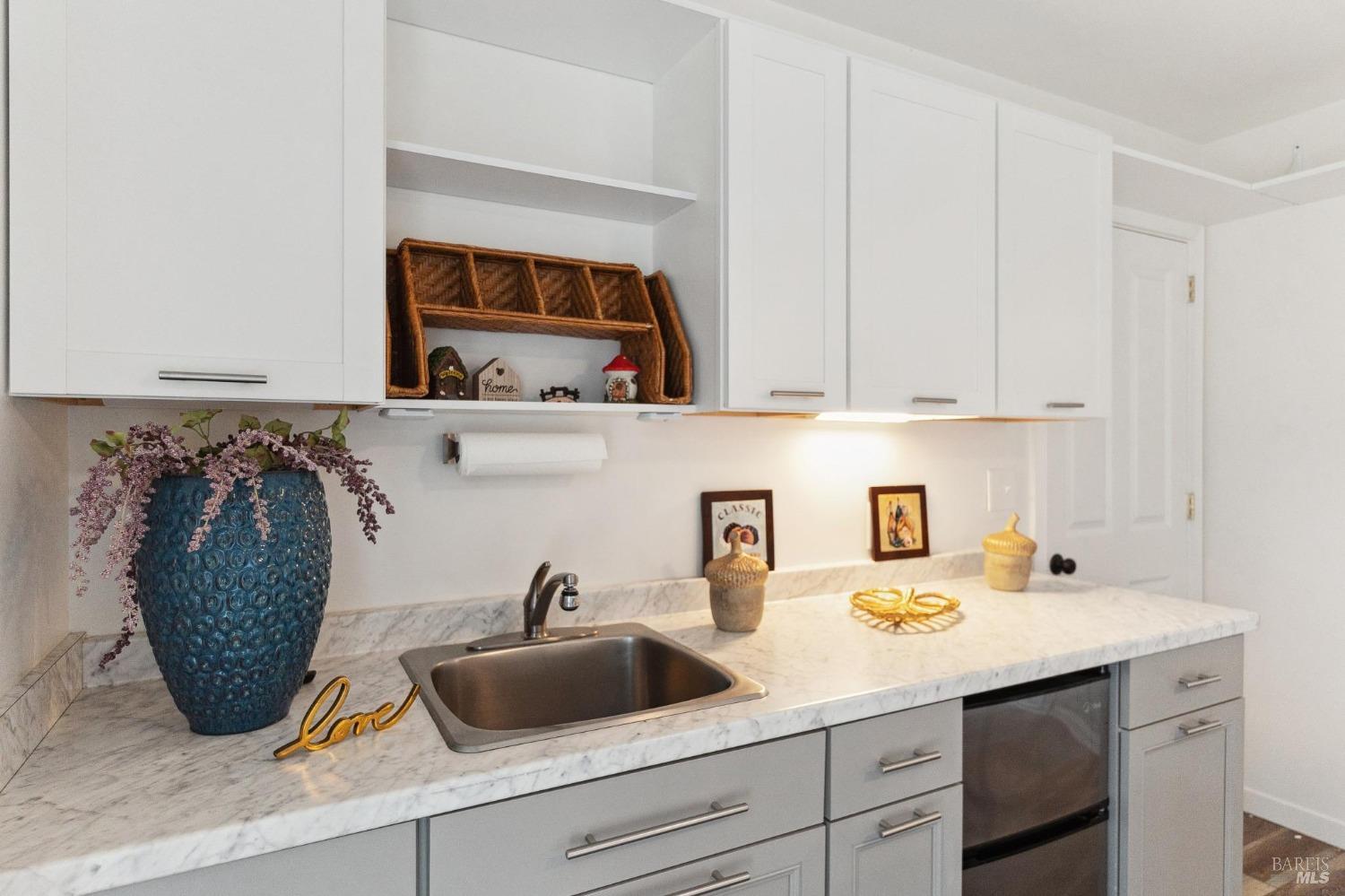 Detail Gallery Image 3 of 16 For 582 Fernando Dr a,  Novato,  CA 94945 - 0 Beds | 1 Baths