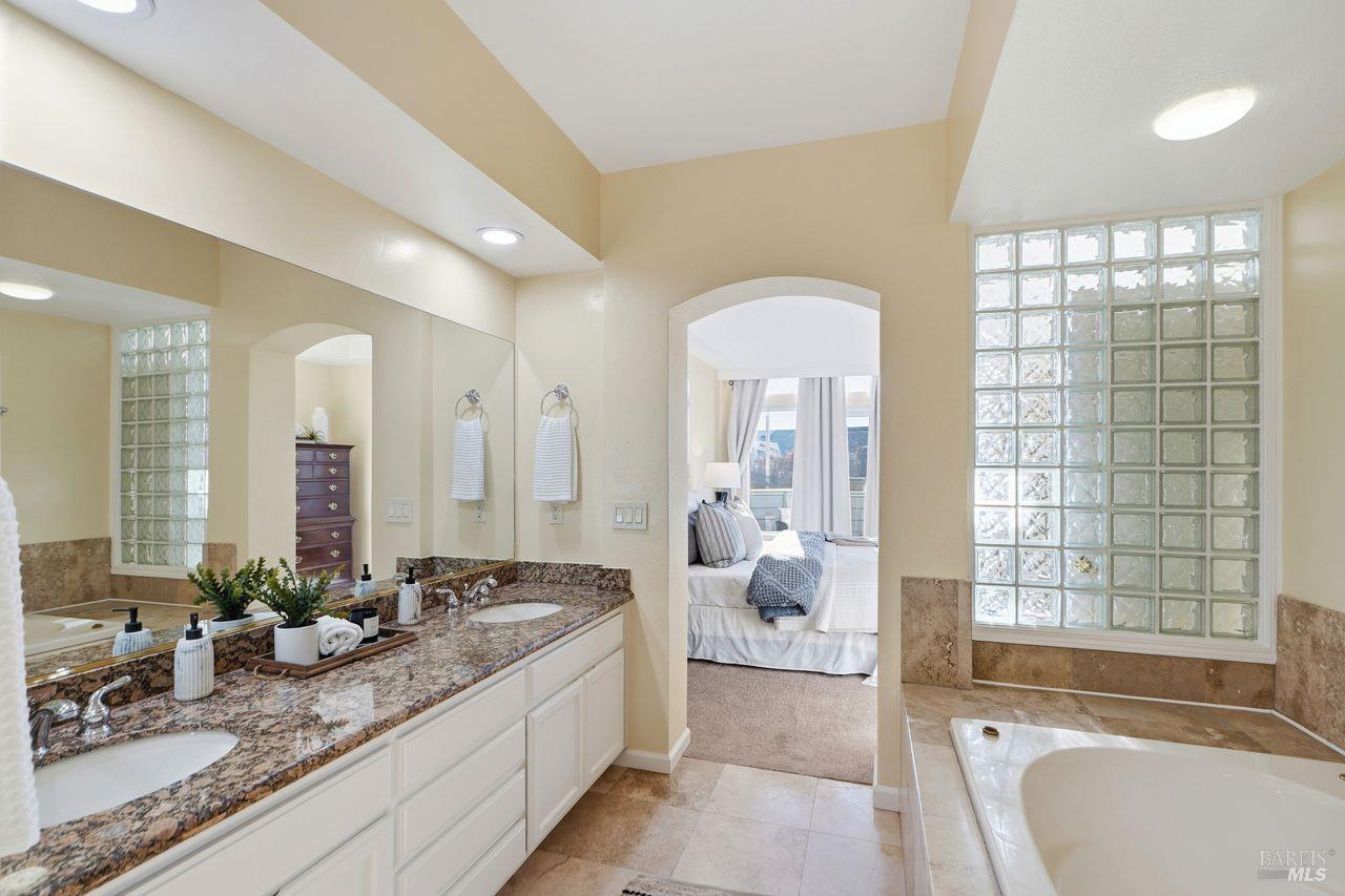 Detail Gallery Image 24 of 34 For 2125 Stonefield Ln, Santa Rosa,  CA 95403 - 2 Beds | 2/1 Baths