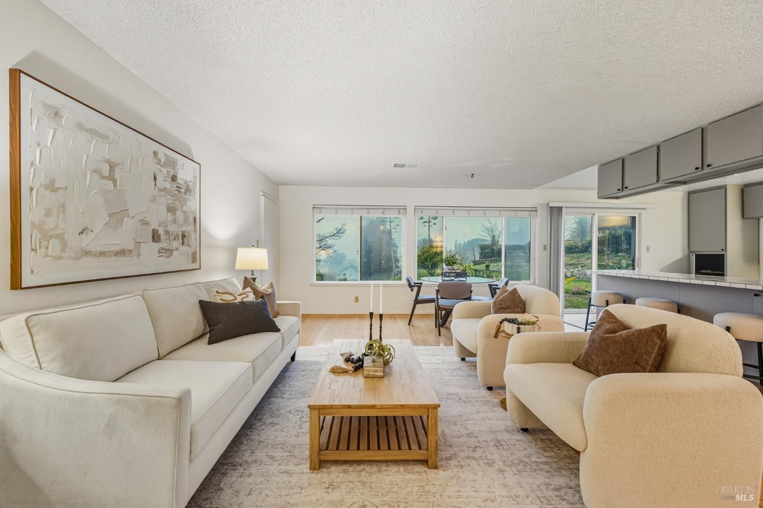 Detail Gallery Image 13 of 51 For 494 Mills Dr, Benicia,  CA 94510 - 4 Beds | 2/1 Baths