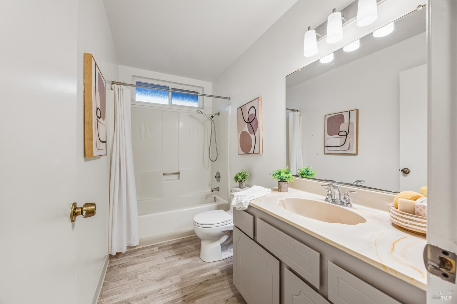 Detail Gallery Image 35 of 51 For 494 Mills Dr, Benicia,  CA 94510 - 4 Beds | 2/1 Baths