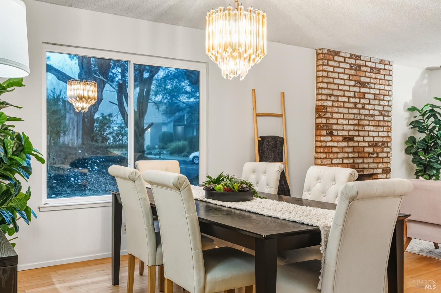 Detail Gallery Image 10 of 51 For 494 Mills Dr, Benicia,  CA 94510 - 4 Beds | 2/1 Baths