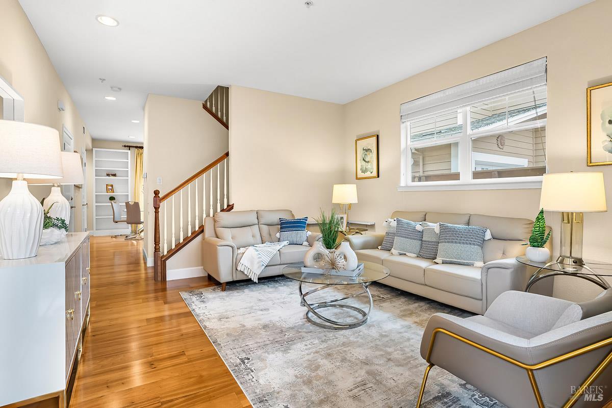 Detail Gallery Image 3 of 23 For 960 1st St, Sonoma,  CA 95476 - 3 Beds | 2/1 Baths