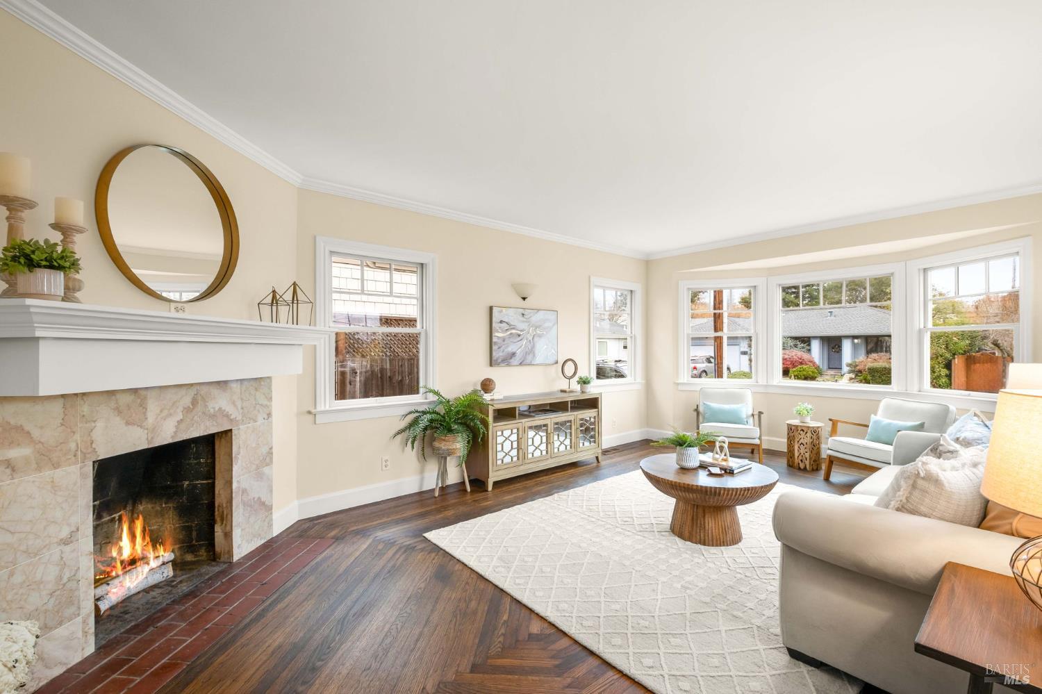 Detail Gallery Image 2 of 43 For 605 Baker St, Petaluma,  CA 94952 - 2 Beds | 1/1 Baths