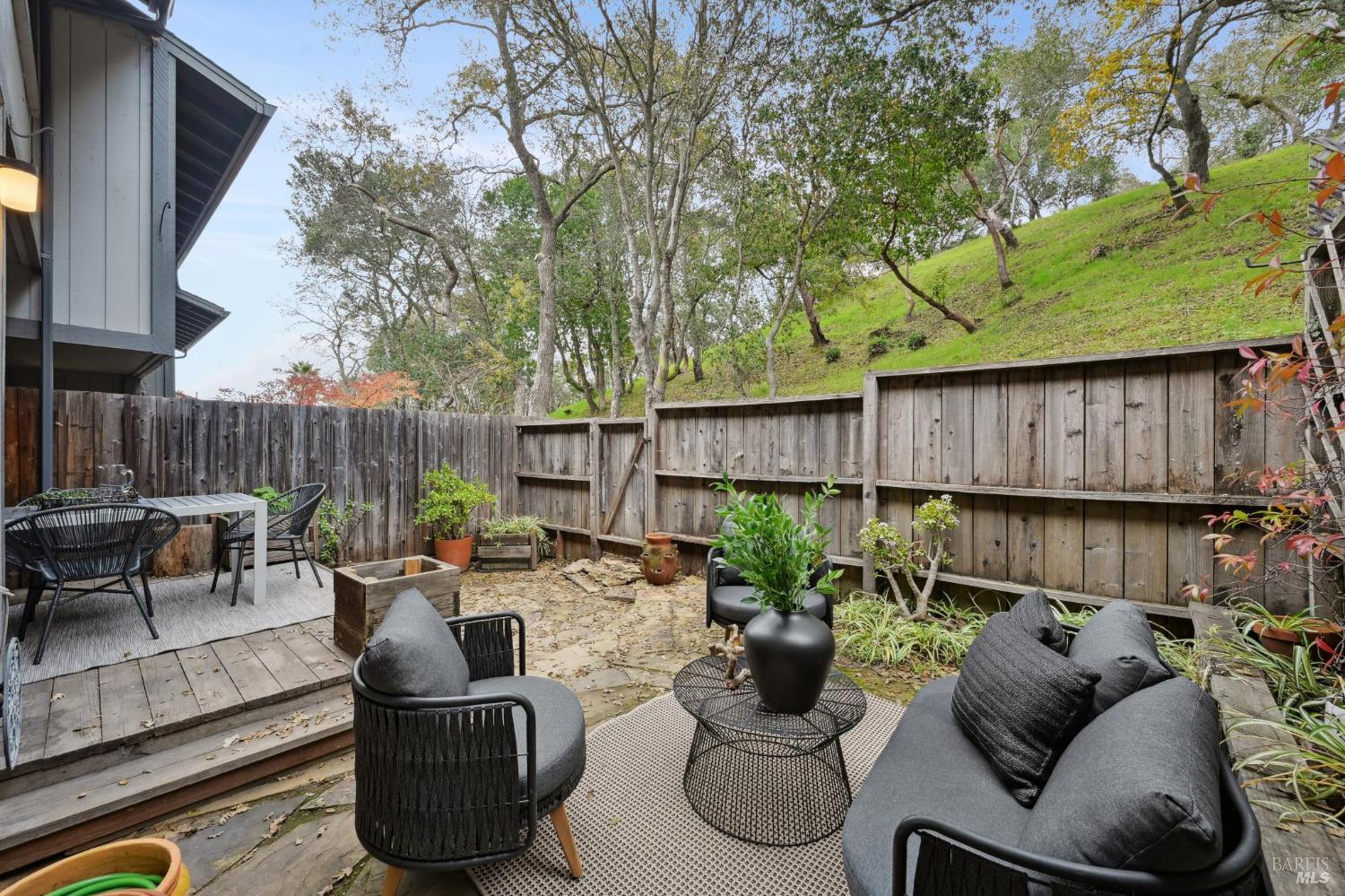 Detail Gallery Image 16 of 21 For 405 Sylvia Way, San Rafael,  CA 94903 - 3 Beds | 2/1 Baths