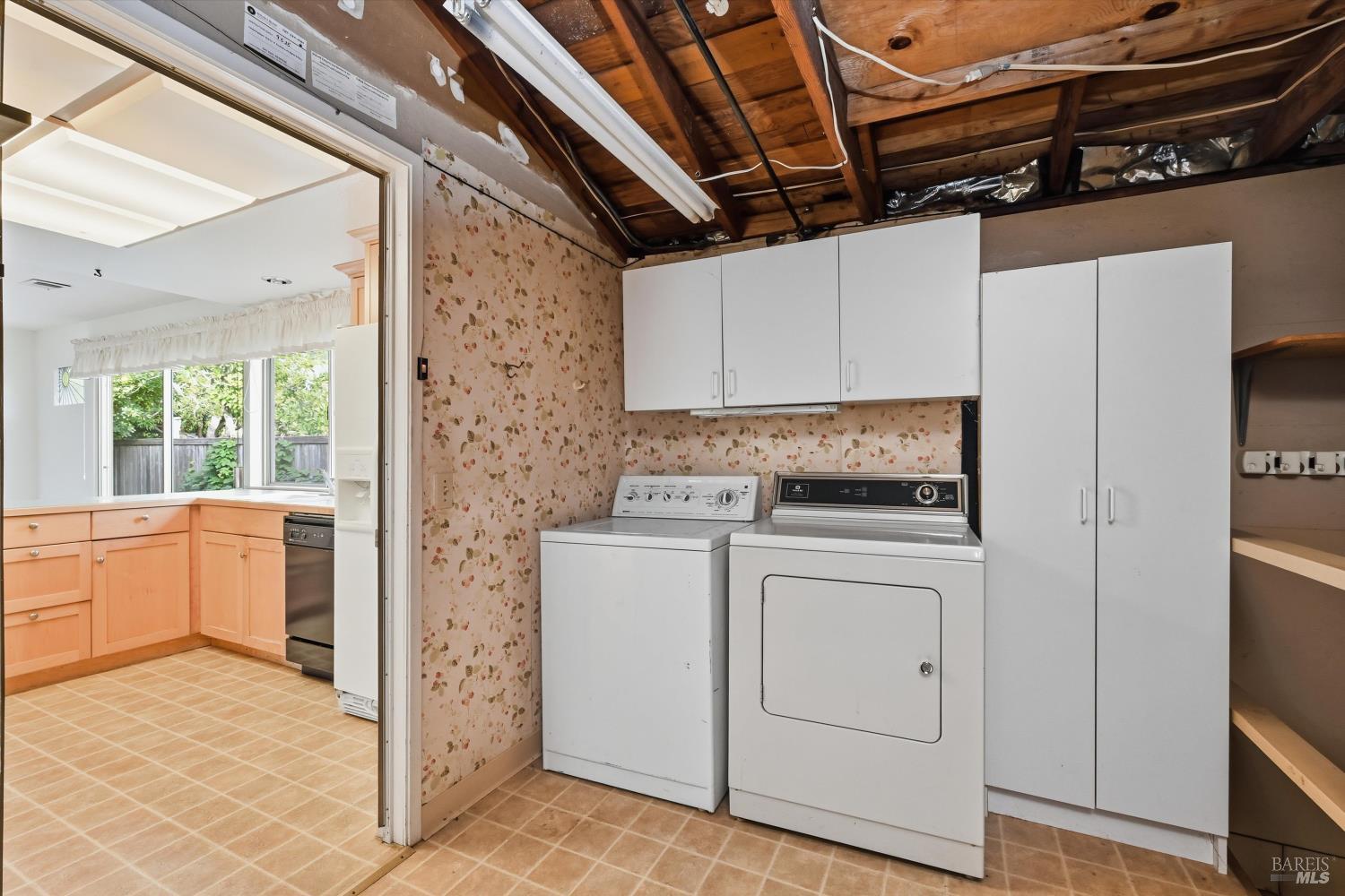 Detail Gallery Image 23 of 38 For 220 Cedar Cir, Healdsburg,  CA 95448 - 2 Beds | 2 Baths
