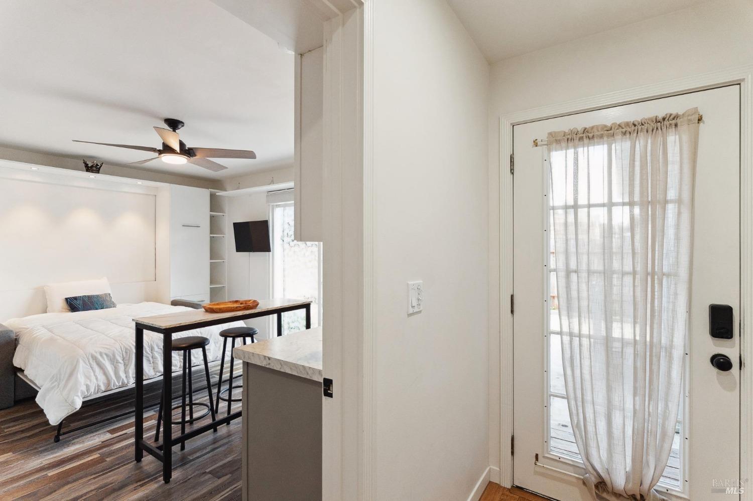 Detail Gallery Image 6 of 16 For 582 Fernando Dr a,  Novato,  CA 94945 - 0 Beds | 1 Baths