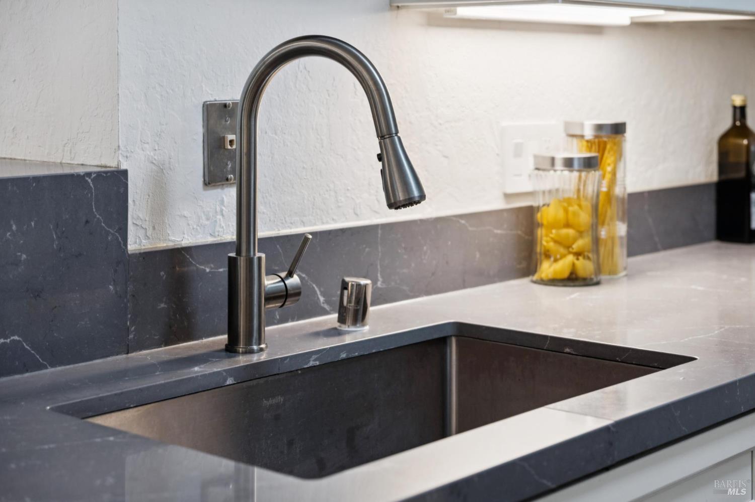 Detail Gallery Image 12 of 30 For 310 Larkspur Plaza Dr, Larkspur,  CA 94939 - 2 Beds | 1 Baths