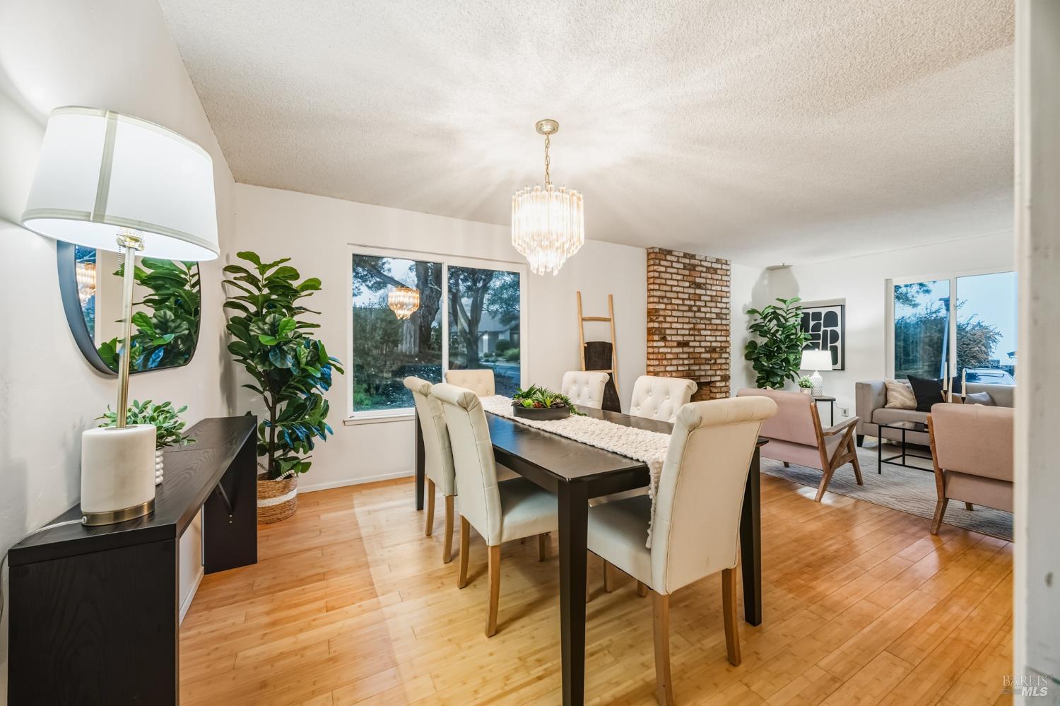 Detail Gallery Image 9 of 51 For 494 Mills Dr, Benicia,  CA 94510 - 4 Beds | 2/1 Baths