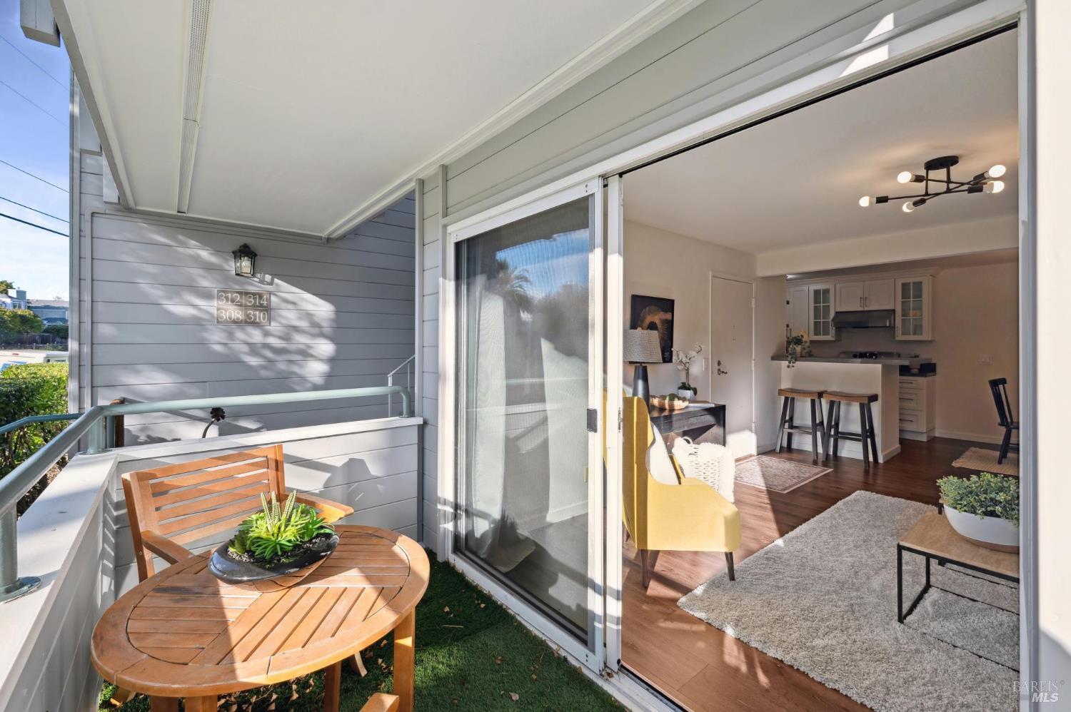 Detail Gallery Image 23 of 30 For 310 Larkspur Plaza Dr, Larkspur,  CA 94939 - 2 Beds | 1 Baths