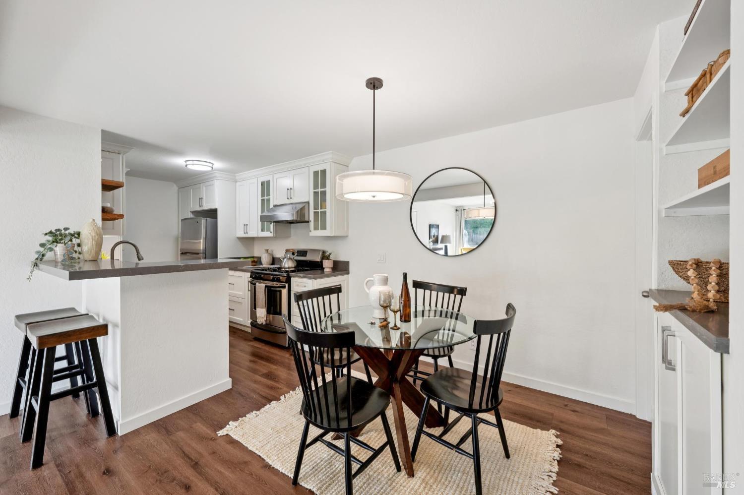 Detail Gallery Image 15 of 30 For 310 Larkspur Plaza Dr, Larkspur,  CA 94939 - 2 Beds | 1 Baths