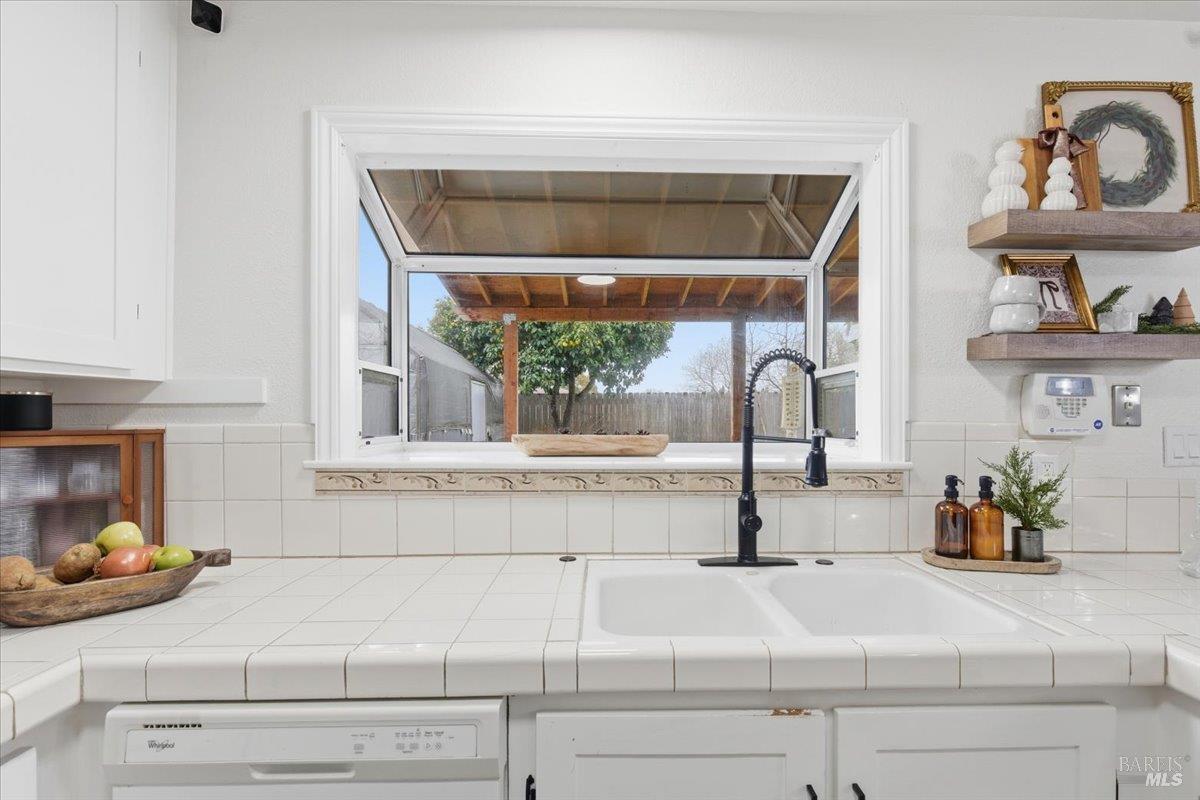 Detail Gallery Image 13 of 46 For 615 Chyrl Way, Suisun City,  CA 94585 - 3 Beds | 2 Baths