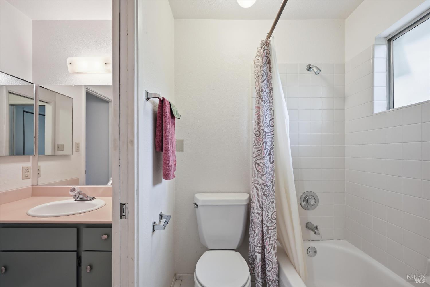 Detail Gallery Image 21 of 38 For 220 Cedar Cir, Healdsburg,  CA 95448 - 2 Beds | 2 Baths