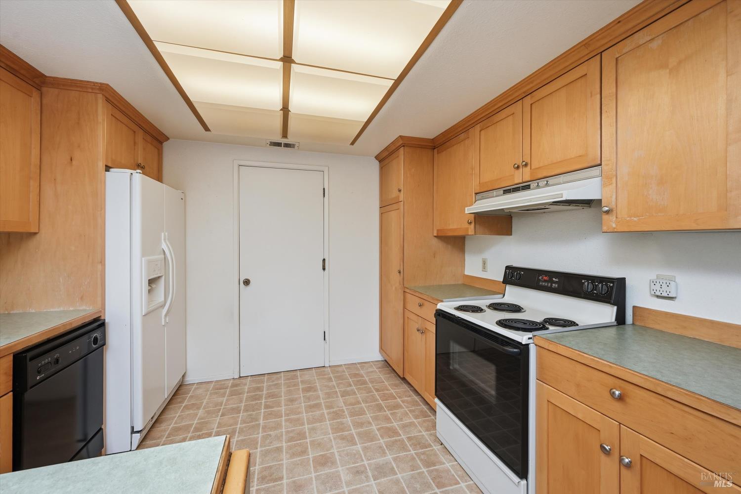 Detail Gallery Image 9 of 38 For 220 Cedar Cir, Healdsburg,  CA 95448 - 2 Beds | 2 Baths