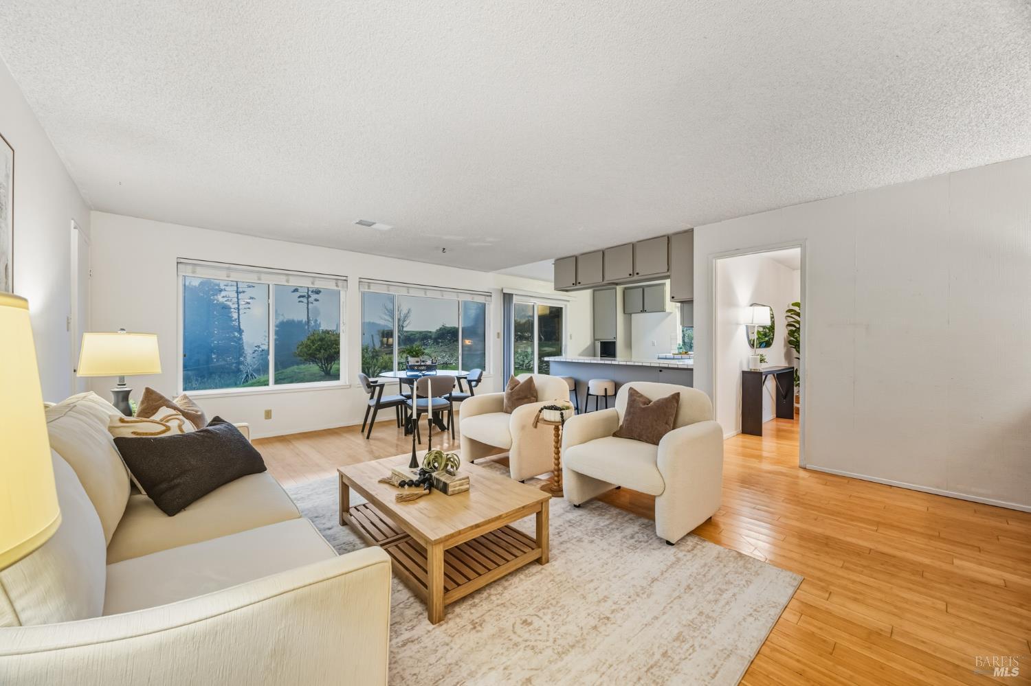 Detail Gallery Image 12 of 51 For 494 Mills Dr, Benicia,  CA 94510 - 4 Beds | 2/1 Baths