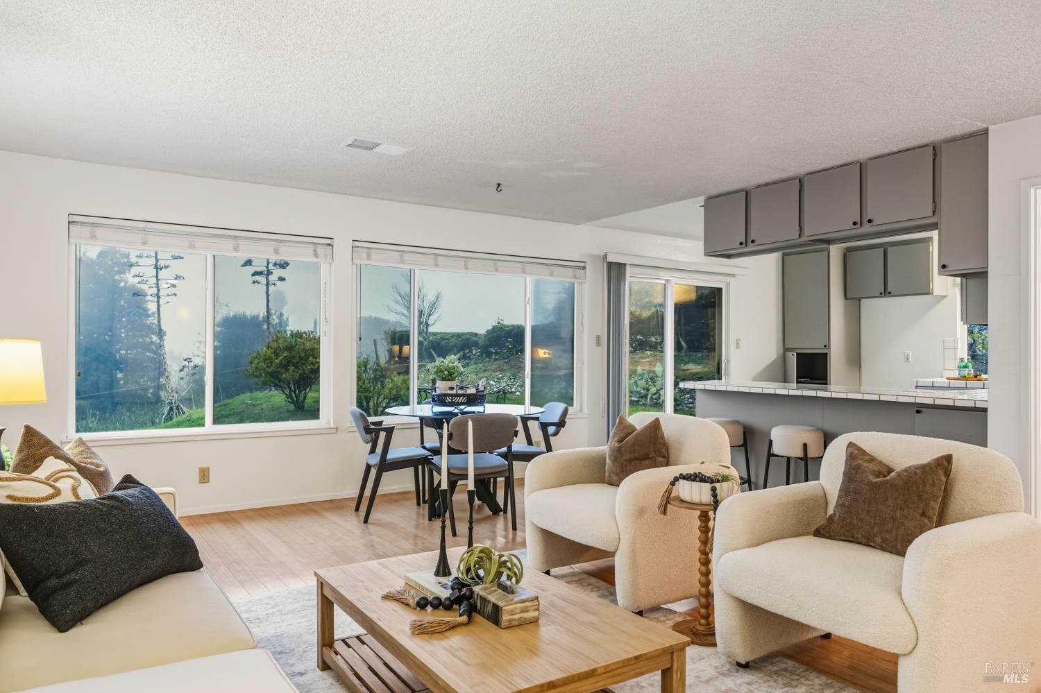 Detail Gallery Image 14 of 51 For 494 Mills Dr, Benicia,  CA 94510 - 4 Beds | 2/1 Baths