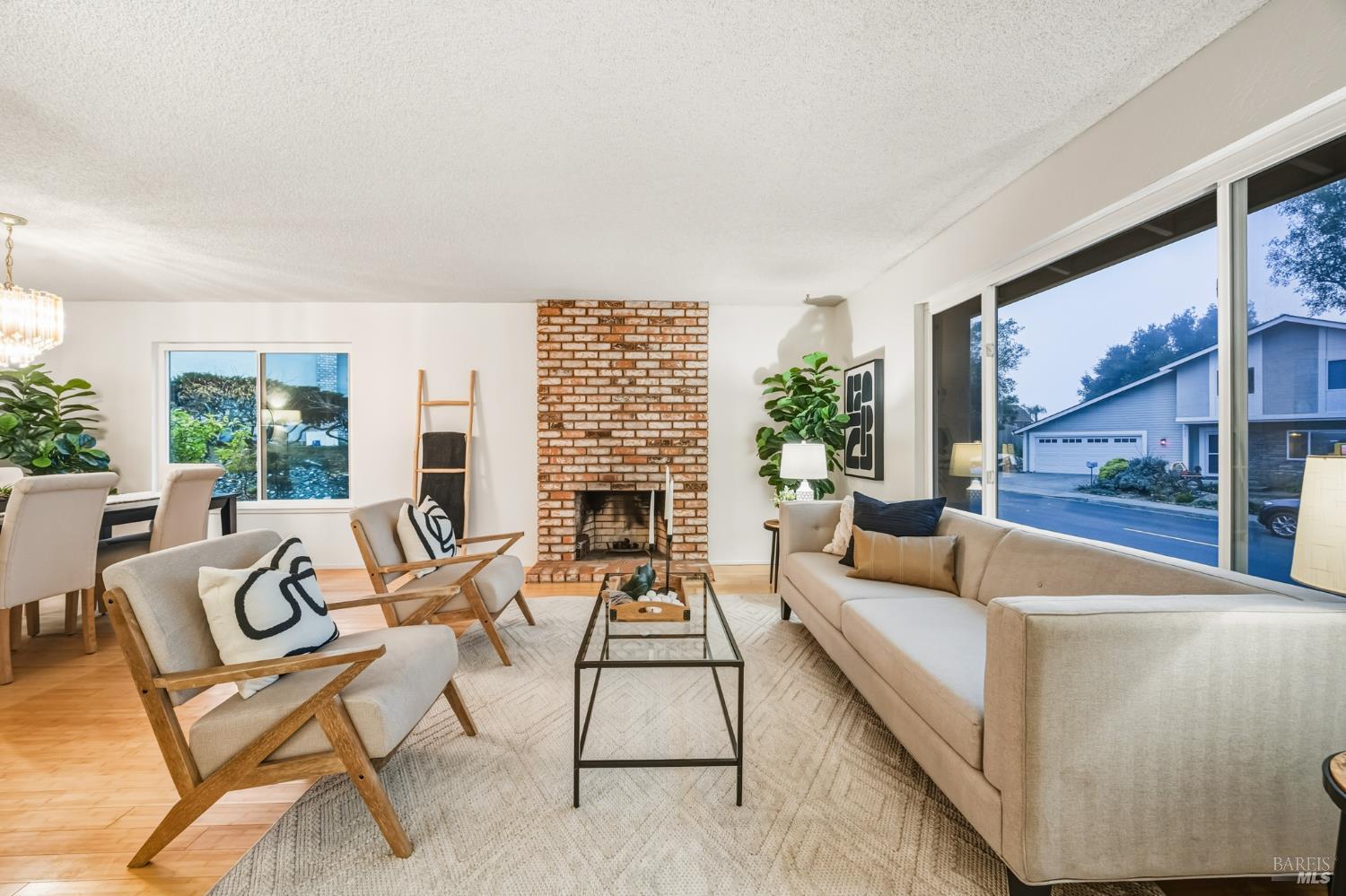 Detail Gallery Image 6 of 51 For 494 Mills Dr, Benicia,  CA 94510 - 4 Beds | 2/1 Baths