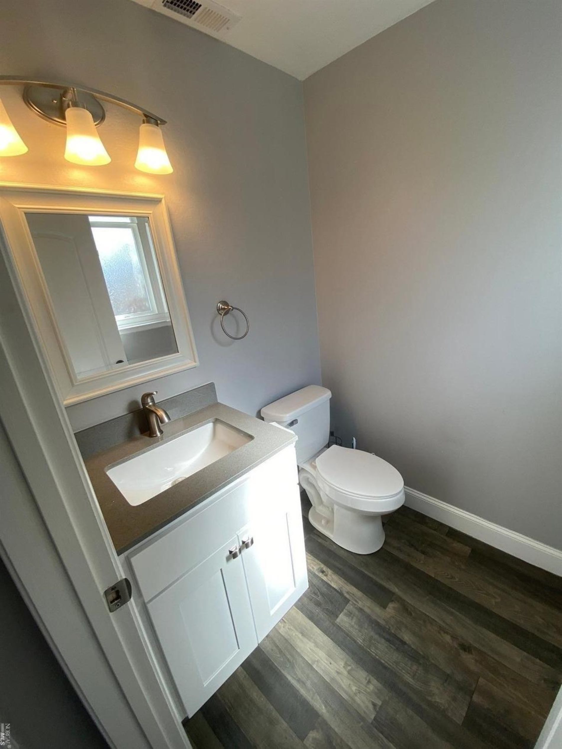 Detail Gallery Image 9 of 15 For 1791 Lindo St, Benicia,  CA 94510 - 2 Beds | 2/1 Baths