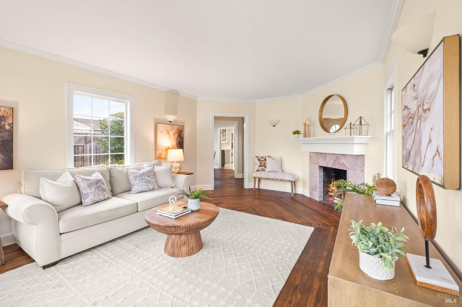 Detail Gallery Image 10 of 43 For 605 Baker St, Petaluma,  CA 94952 - 2 Beds | 1/1 Baths