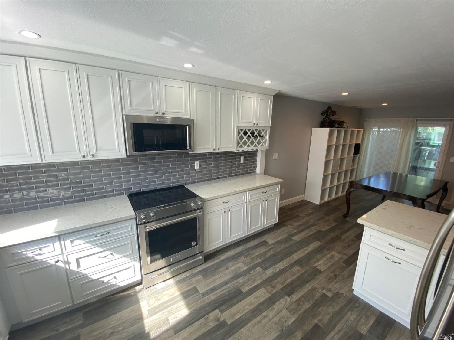 Detail Gallery Image 3 of 15 For 1791 Lindo St, Benicia,  CA 94510 - 2 Beds | 2/1 Baths